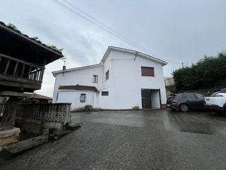 Haus in Llanera. Casa con finca en venta en cayés  polígono de asipo, 3 dormitori