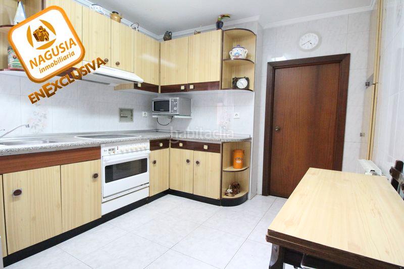 Foto b1a466fb-ea18-4cc2-bff6-53f9cb8b2f56. Piso en Centro-Ariz-Uribarri Basauri