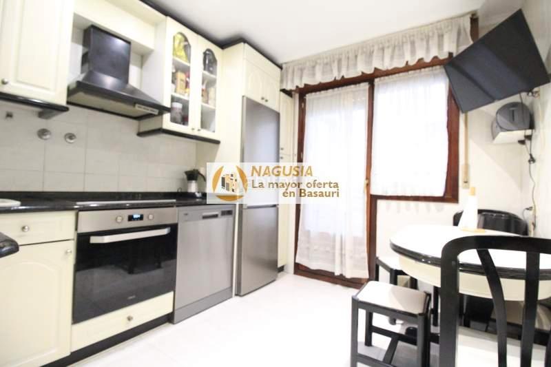 Foto 0b952b9e-75b2-4c8f-9ca1-c7b944df8f8a. Flat with heating parking in Centro-Ariz-Uribarri Basauri