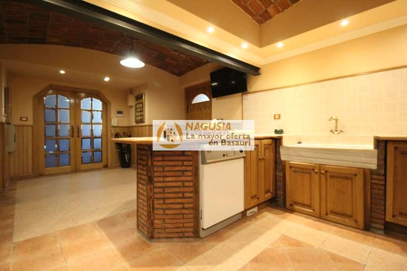 Foto 1cae696b-3e63-4dba-b5a5-227e90bc63b8. Casa adossada amb calefacció aparcament a Kalero-Basozelai Basauri