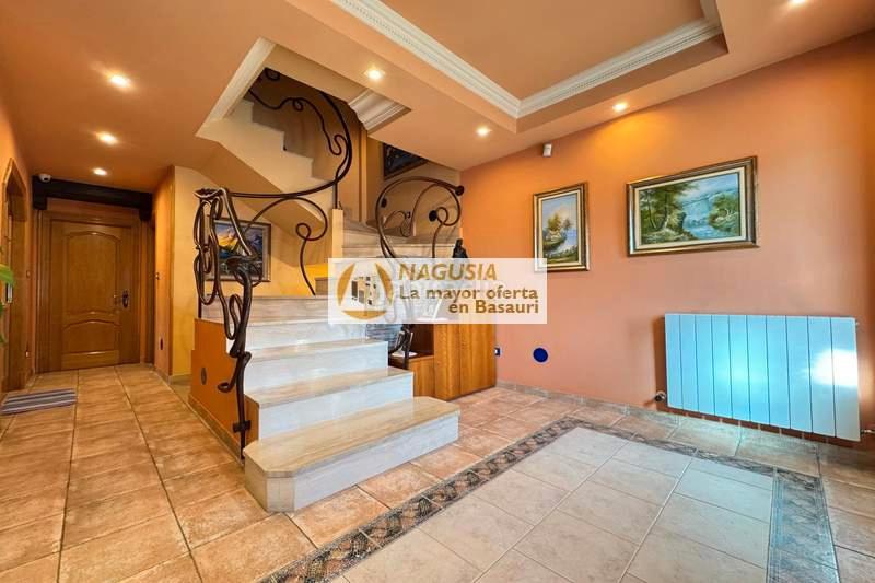 Foto 74a242d6-a776-46ca-bdd0-beb9d8cfe490. Casa adossada amb calefacció aparcament a Kalero-Basozelai Basauri