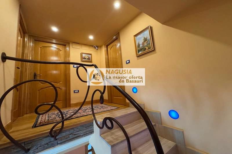 Foto 0f7bbb5b-f664-4e44-8548-7ad1ea8e3b23. Semi detached house with heating parking in Kalero-Basozelai Basauri