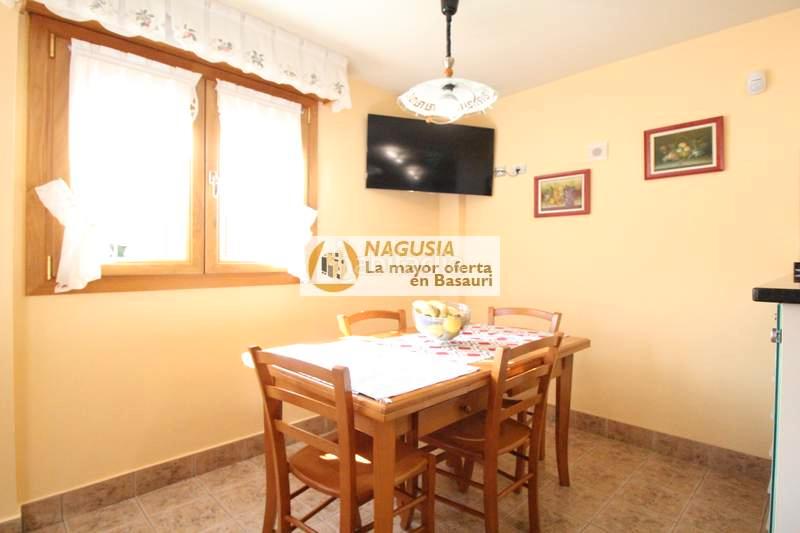 Foto 966945f0-43be-4300-b9c2-92fa2bd6d16c. Semi detached house with heating parking in Kalero-Basozelai Basauri