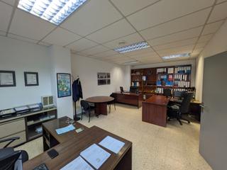 Local Comercial en Artatza-Pinueta-Pinosolo. Local de 122 m2 construidos en pinueta en buen estado.