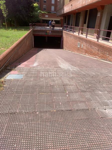 Foto fe96529a-af9d-44d4-ac4e-c52cdd4cf2d7. Aparcament cotxe a Las Arenas Getxo