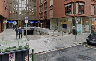 Aparcament cotxe a Máximo aguirre kalea 18