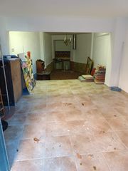 Aparcament cotxe  Errementariena kalea. Garaje con txoko de 30 m2 distribuido en 2 alturas para coche pe