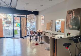 Local Comercial  Maiatzaren bata kalea. Local de 68 m2 construidos, habilitado como peluquera en los pi