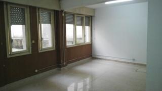 Local Comercial en Iturribide kalea 28. Entreplanta junto a la boca del metro de miguel de unamuno