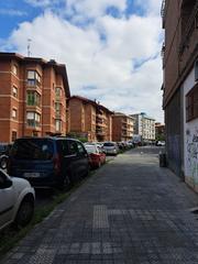 Local Comercial  Iturgitxi. Local en algorta de 32 m2 con 2 espacios y aseo.