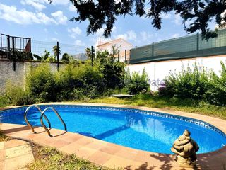 Casa  Calle palacio valdés. Chalet independiente en cortijo maza, churriana