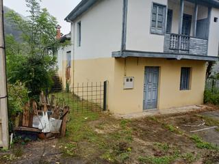 Haus en San Martn del Rey Aurelio. Se vende conjunto de dos casas y finca