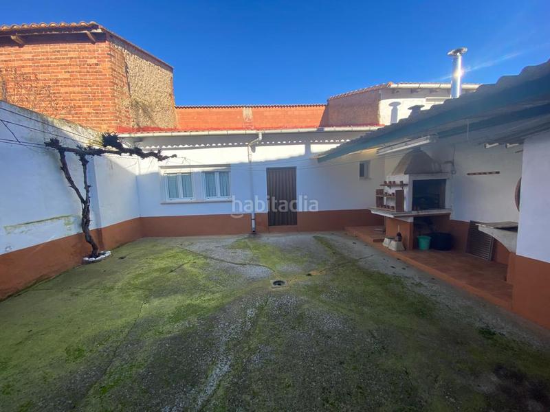 Foto 269d8481-2c5f-4069-9813-563ee92d58d4. Casa amb calefacció aparcament a Algadefe