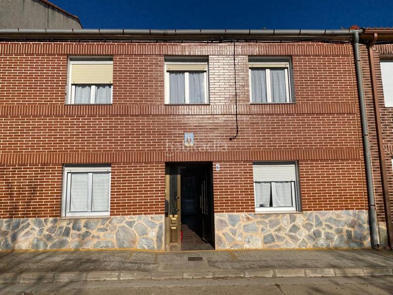 Foto 3fbb700b-6b6e-47a7-9d33-b976a5102e94. Casa amb calefacció aparcament a Algadefe