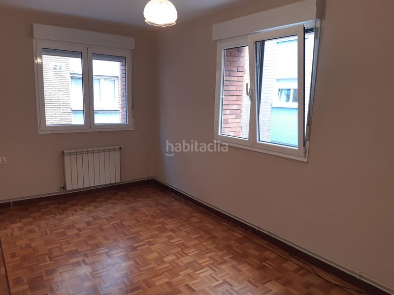 Foto 8ea4f171-03f4-449e-a856-92d49dc80bae. Flat with heating in Pumarín Gijón