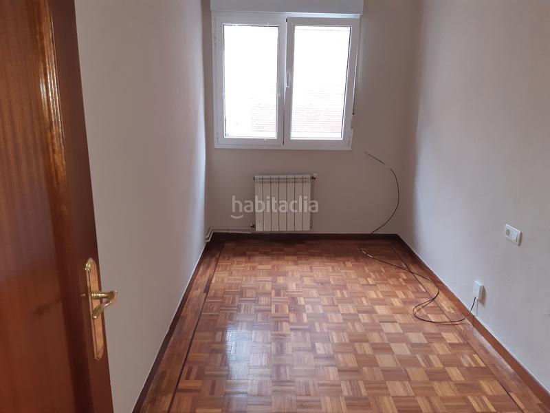 Foto c054e992-7de8-4d65-ac2f-5ce1428f275c. Flat with heating in Pumarín Gijón