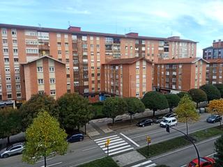 Appartement à Avenida de gaspar garcía laviana 34. Piso en venta en pumarin con ascensor