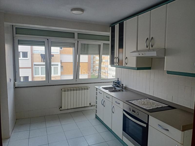Foto d0501bac-f0ae-4c27-a069-65d2d11240c7. Flat with heating in Pumarín Gijón