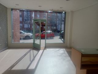 Lloguer Local Comercial a Calle cataluña 60. Local en alquiler en zona montevil