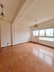 Pis  Calle puerto de san isidro. Pisazo con altura en el poligono