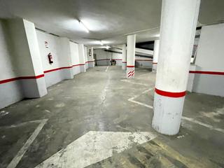 Aparcament cotxe a Carrer d'aragó 518. Plaza de coche grande más moto en calle aragón con cartagena cóm