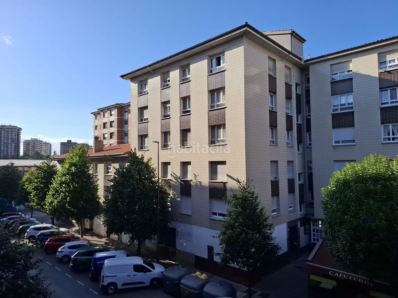 Foto a7f281f0-e91f-4351-a8bb-a94d89df3db3. Flat with heating in Llano Gijón