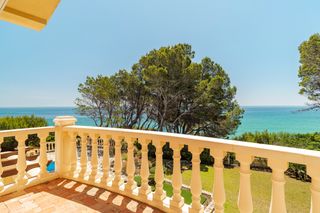 Casa  Carrer de la caleta. Villa en primera línea de mar - los sueños se cumplen