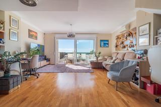 Dúplex  Carrer pintor marià carbonellopis. Vistas al mar increibles y tranqulidad al lado de todos los serv