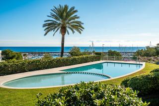Casa aparellada a Carrer dels pins 13. Casa preciosa con la vista  al mar en la primera linea del mar