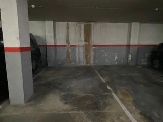 Autoparkplatz in Poble - Casc Antic. Párquing en el eixample