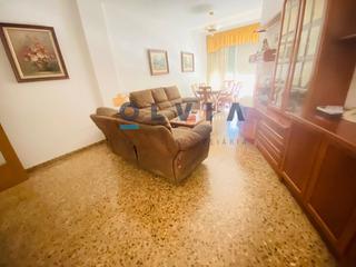 Rez-de-chausse dans Carrer de girona 32. Planta baja con patio de 50m