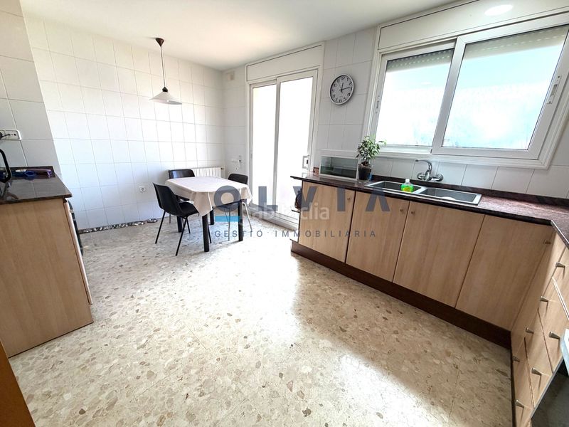 Foto bfec38cf-7544-4b26-a155-369cd89c9dc8. Zweistöckige wohnung mit heizung in Sant Pere Nord Terrassa