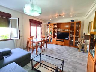 Pis a Chantrea. Vivienda reformada, luminosa, con terraza y garaje en la txantre