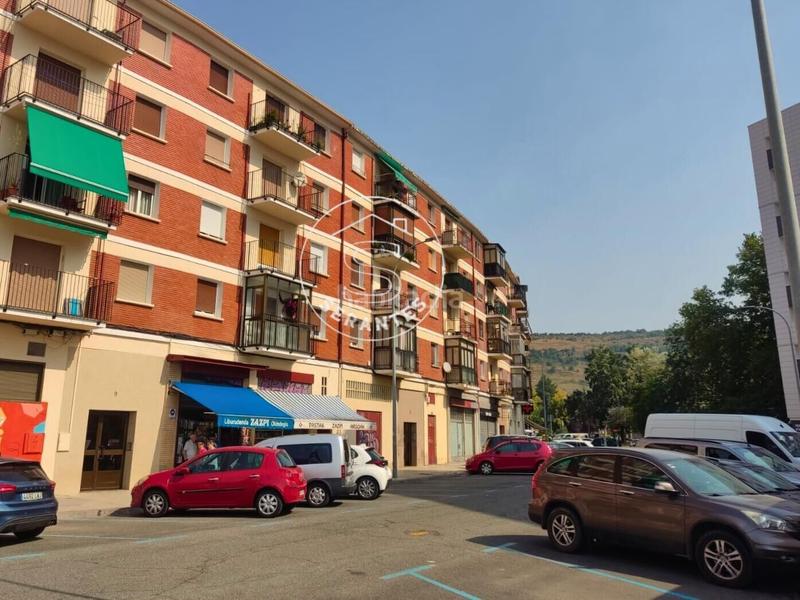 Foto 27ac3bc0-1771-4961-93f6-765fd0a9f6e6. Piso vivienda reformada, luminosa, con terraza y garaje en la txantrea en Pamplona / Iruña