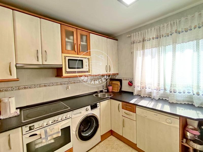 Foto 466fa8dc-d8ad-449f-ac87-c81da7f378f6. Piso vivienda reformada, luminosa, con terraza y garaje en la txantrea en Pamplona / Iruña