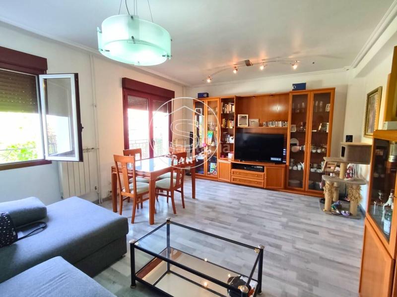 Foto c09fac75-b9f7-4075-bbc2-f1eecd4ab643. Piso vivienda reformada, luminosa, con terraza y garaje en la txantrea en Pamplona / Iruña