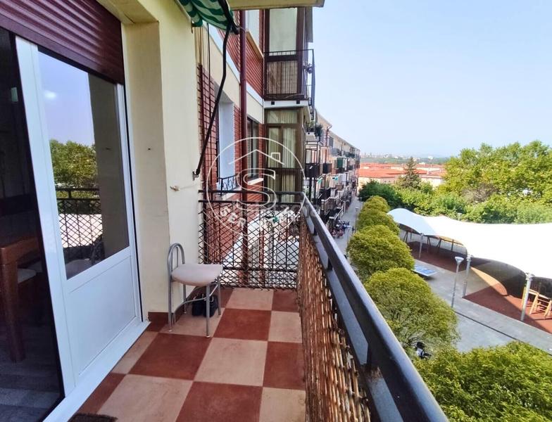 Foto c8f570b1-4bd7-4620-bc1e-39d8f2541aea. Piso vivienda reformada, luminosa, con terraza y garaje en la txantrea en Pamplona / Iruña