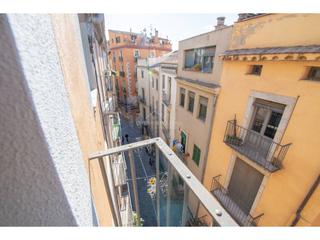 Lloguer Pis  Força. Se alquila piso reformado por temporada  barri vell de girona 11