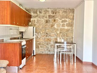 Miete Etagenwohnung in Calle força 7. Se alquila piso reformado por temporada  barri vell de girona 11