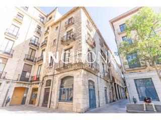 Pis  Vi. Exclusivo piso equinero en plaça del vi ayuntamiento barri vell