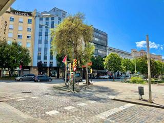 Location Appartement  Joan maragall. Piso muy centrico  ideal estudiantes o para compartir