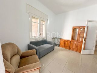 Lloguer Pis  Calle joan maragall. Piso muy centrico  ideal estudiantes o para compartir