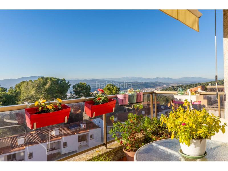 Foto 237ac723-912c-4b3c-a730-d5962f6c319d. Ático exclusivo ático reformado en Montjuïc con vistas panorámicas a la ciudad y la montaña en Girona