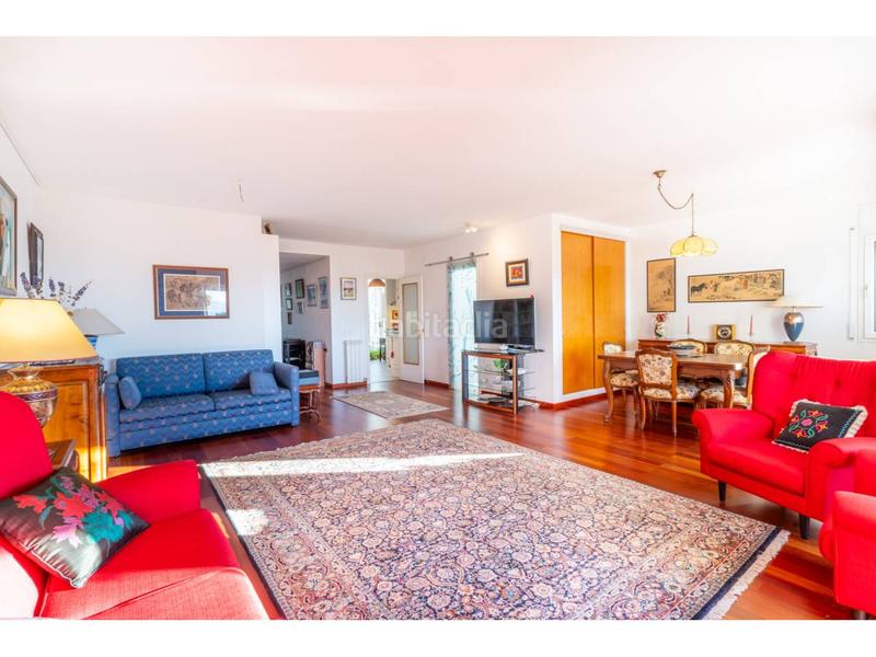 Foto 57908e46-6c70-4e82-b769-3207d58d0029. Ático exclusivo ático reformado en Montjuïc con vistas panorámicas a la ciudad y la montaña en Girona