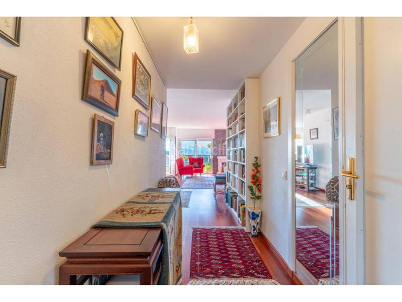 Foto 97f31977-cb91-4f72-ba6a-1fb53ca94999. Ático exclusivo ático reformado en Montjuïc con vistas panorámicas a la ciudad y la montaña en Girona