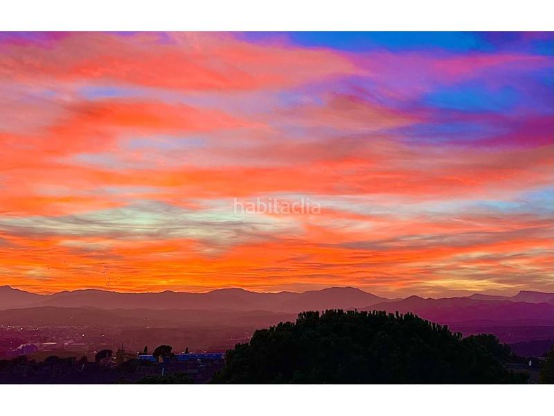 Foto b2b00022-01e4-48a0-ab6f-32c4c4da29a5. Ático exclusivo ático reformado en Montjuïc con vistas panorámicas a la ciudad y la montaña en Girona