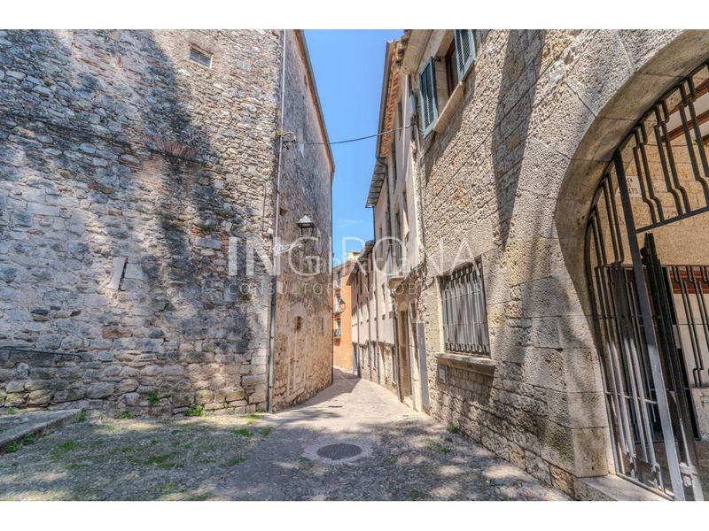 Foto 488da10f-4ed2-4dbe-9d56-8aeb5b7dafdc. Pis amb calefacció aparcament a Centre-Barri Vell Girona