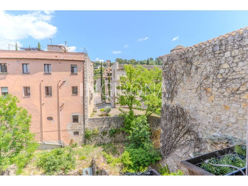 Foto 5d9c1241-c7e9-49fb-833b-c864cce3a16d. Pis amb calefacció aparcament a Centre-Barri Vell Girona