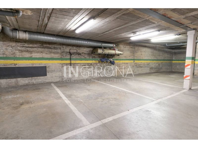 Foto ea3e5565-b99a-4229-bea5-b603d487a7a8. Pis amb calefacció aparcament a Centre-Barri Vell Girona
