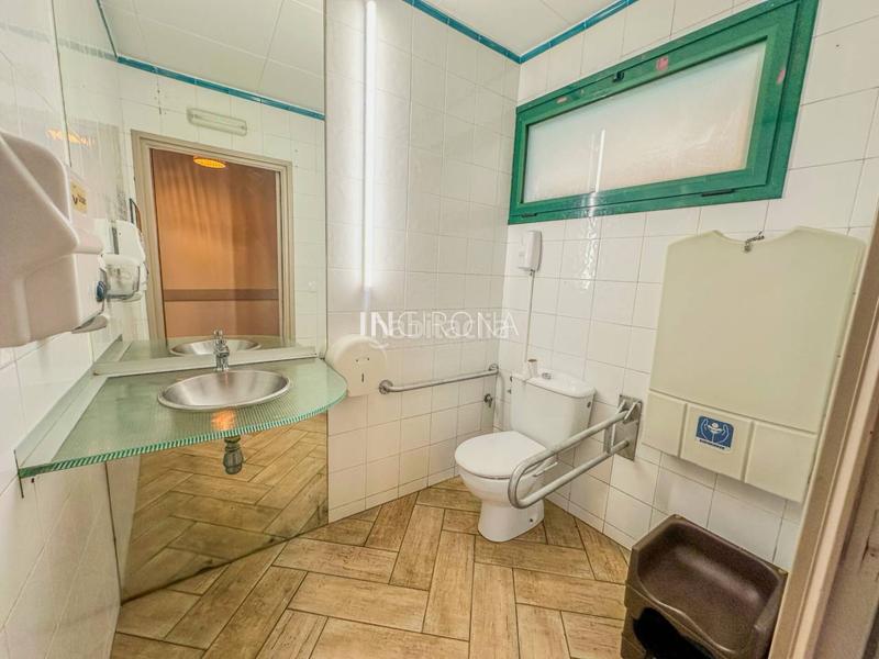 Foto 7f0e2589-99f2-4e45-b98f-21cc922106cf. Alquiler local comercial local a lescala port den perris en Escala (L´)